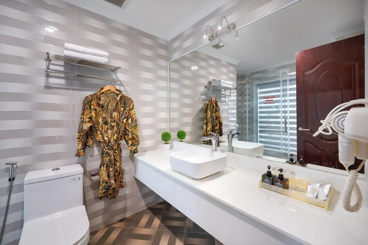 Royal Beach Hotel Da Nang