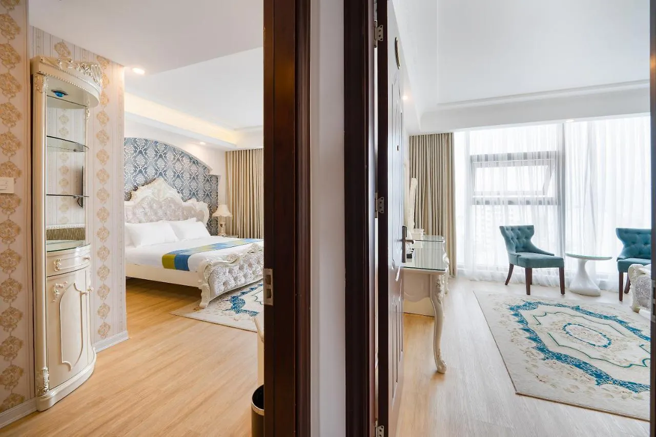 Royal Beach Hotel Da Nang 3*,